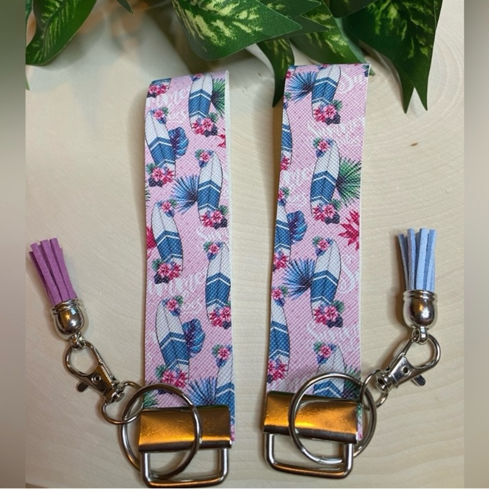 Summer Hawaiian Surf Themed Faux Leather Keychain (price is for 1)